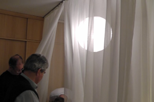 No calm or sleep in the retirement home 2 Closed canopy for shielding from high-frequency